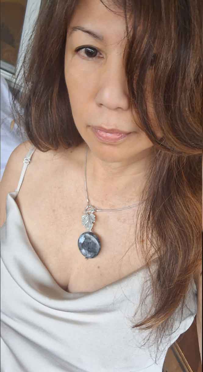 Black labradorite(natural) Pendant
